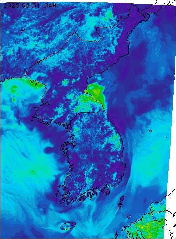 2025-08-01 04 : 00