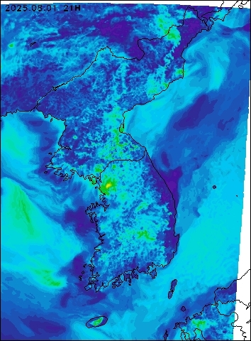 2025-08-01 21 : 00