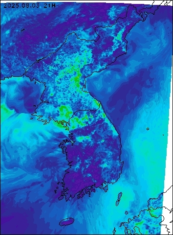 2025-08-03 21 : 00