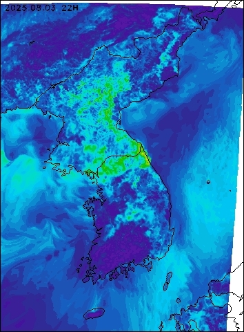 2025-08-03 22 : 00