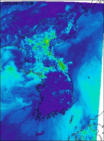 2025-08-03 23 : 00