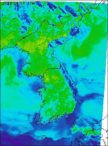 2025-08-07 17 : 00