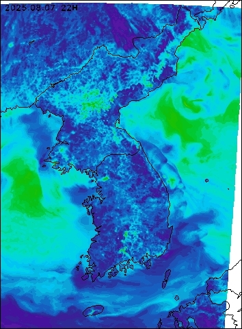 2025-08-07 22 : 00