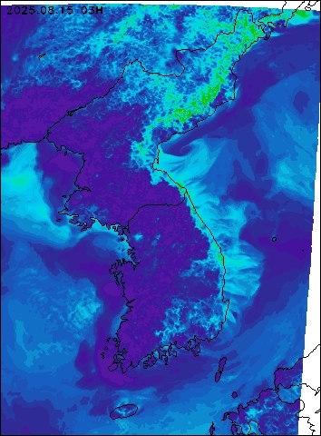 2025-08-15 03 : 00