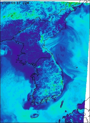 2025-08-17 22 : 00