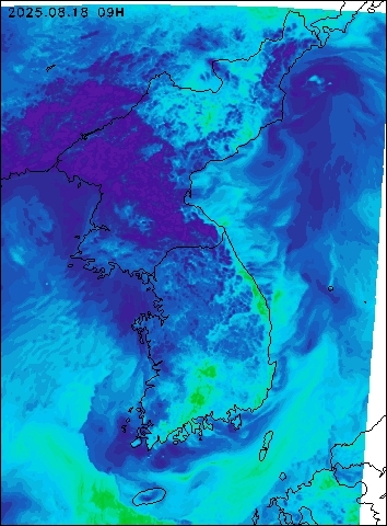 2025-08-18 09 : 00