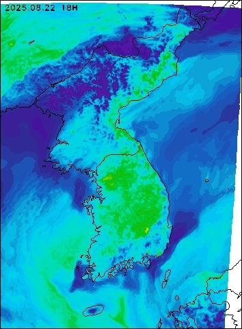 2025-08-22 18 : 00