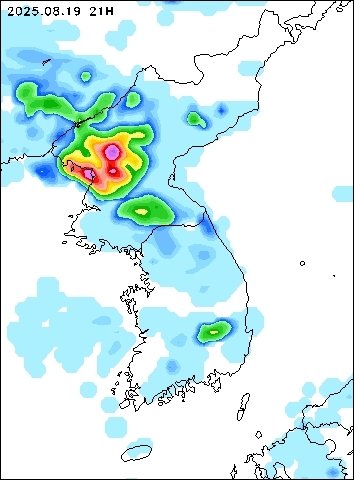2025-08-19 21 : 00