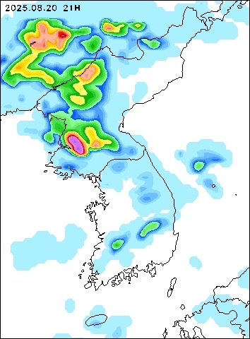 2025-08-20 21 : 00