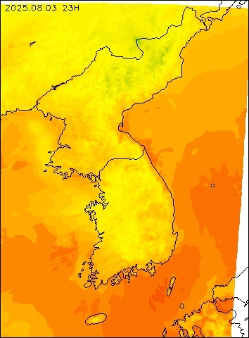 2025-08-03 23 : 00