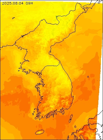 2025-08-04 09 : 00