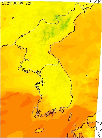 2025-08-09 22 : 00