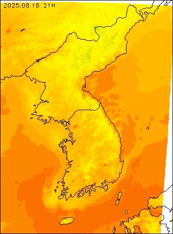 2025-08-18 21 : 00