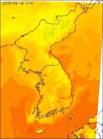 2025-08-19 21 : 00
